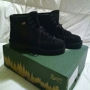 brand new womens danner boots